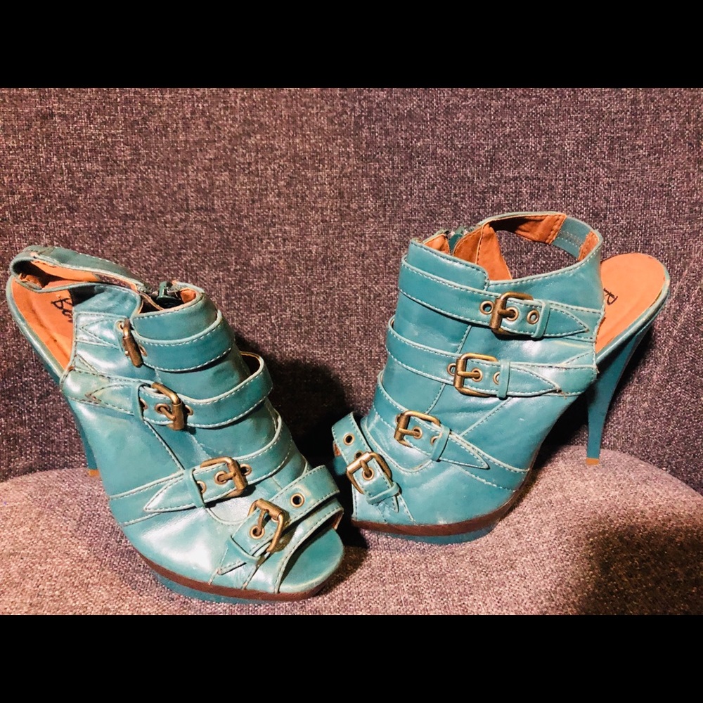 Heels - Picture 2 of 3